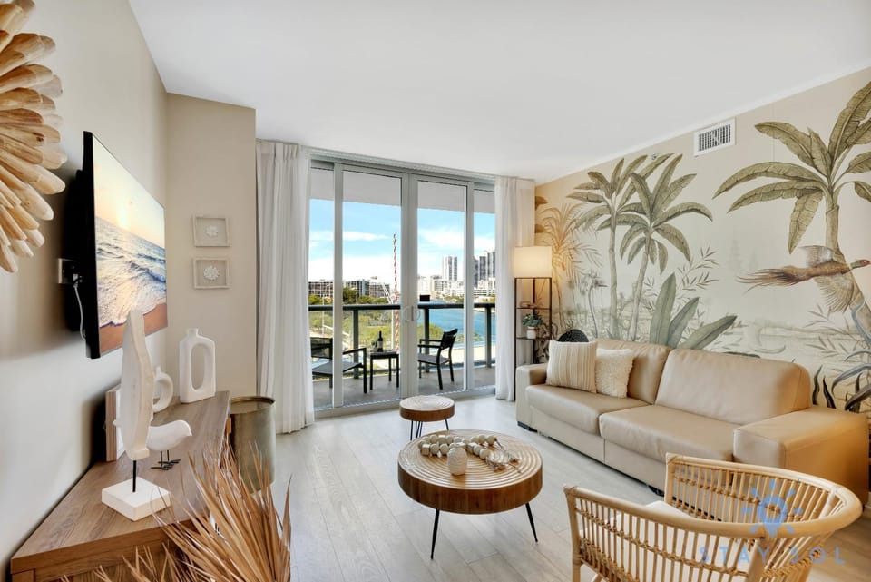 Modern Resort - Balcony - Gym - Amazing Pool Apartment in Hallandale Beach