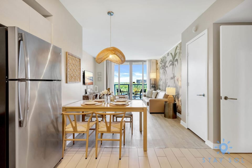 Modern Resort - Balcony - Gym - Amazing Pool Apartment in Hallandale Beach