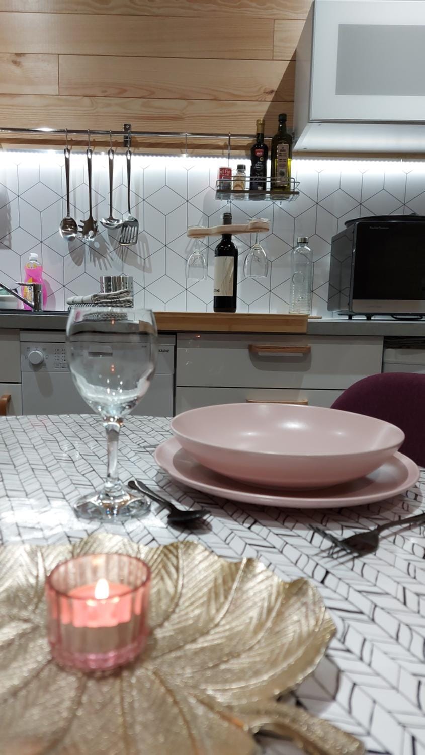 Kitchen or kitchenette, Dining area