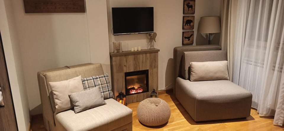 Communal lounge/ TV room, TV and multimedia, Living room, Seating area, Evening entertainment, flat iron