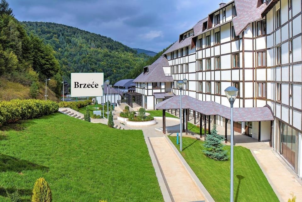 Property building, Natural landscape, Garden, Garden, Garden view, Mountain view