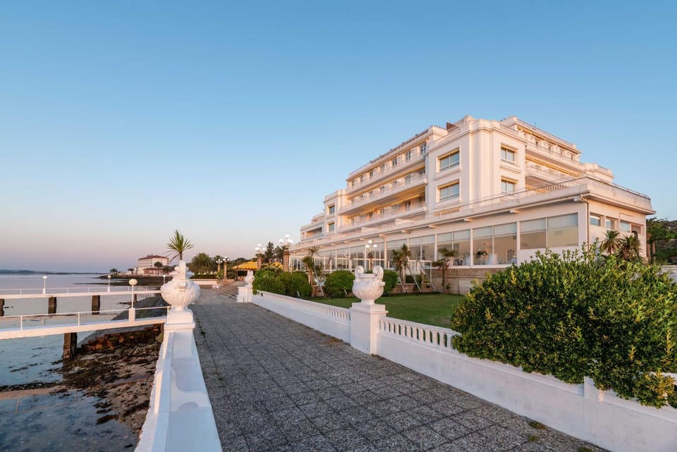 Property building, Facade/entrance, Off site, Sunset