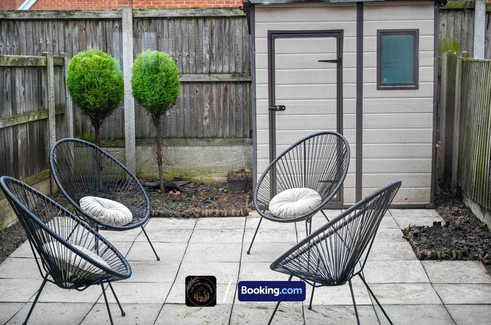 Patio, Day, Garden, Garden view