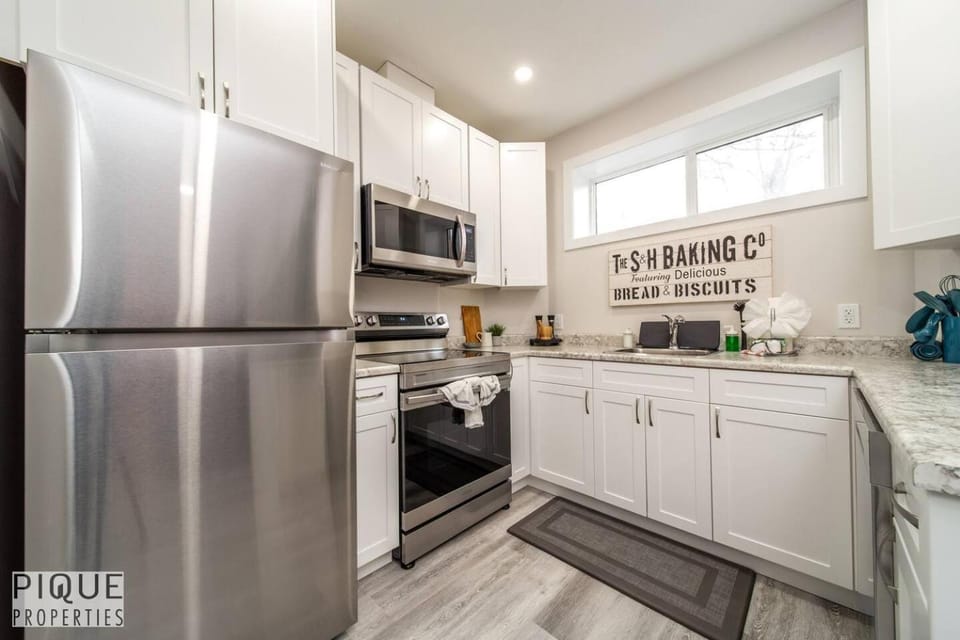 Kitchen or kitchenette, minibar, pet friendly, stove