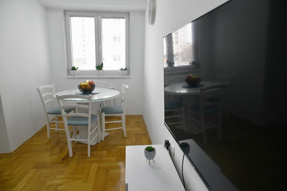 TV and multimedia, Seating area, Dining area, Evening entertainment