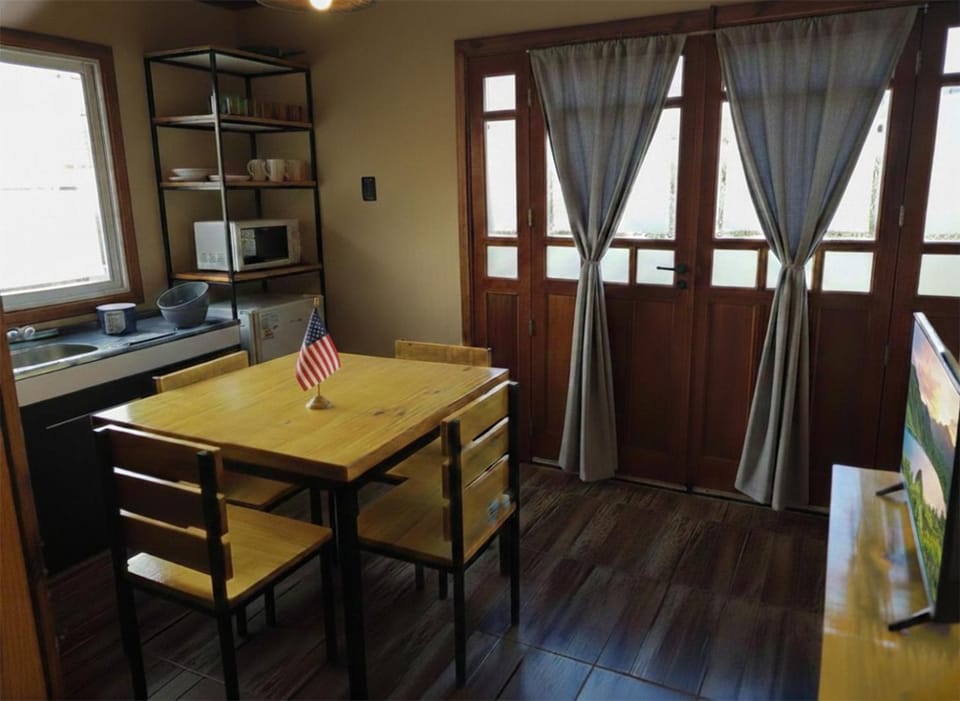Communal lounge/ TV room, TV and multimedia, Kitchen or kitchenette, Living room, Dining area