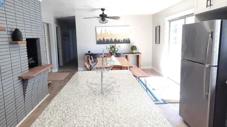 Updated 4-bedroom home centrally located in Logan Apartment in Logan