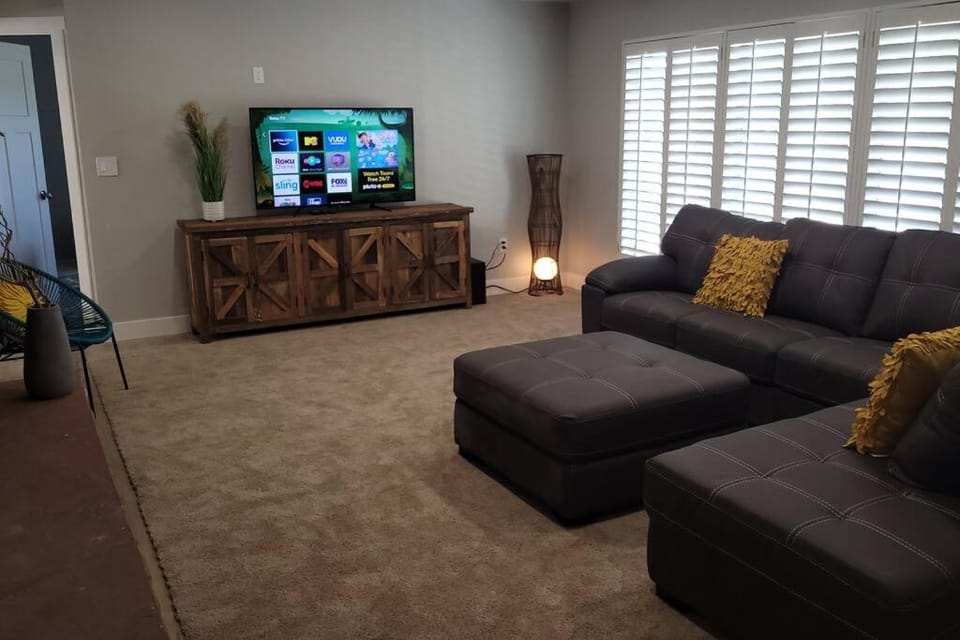 Updated 4-bedroom home centrally located in Logan Apartment in Logan