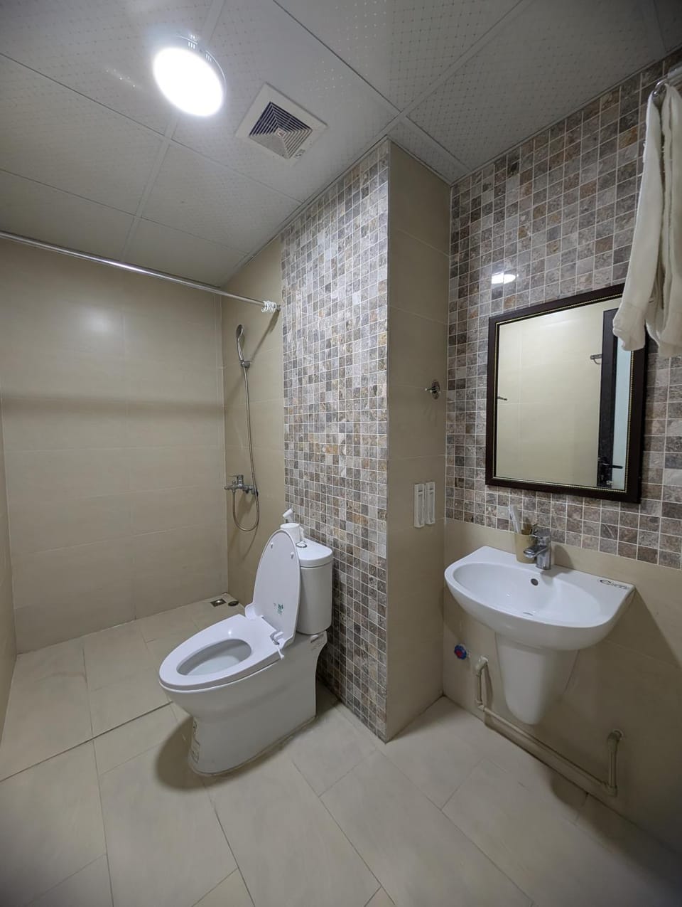 Era Apartment Lac Long Quan Apartment hotel in Laos