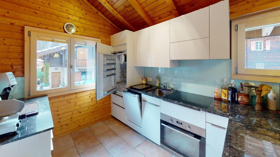Kitchen or kitchenette, pet friendly, stove