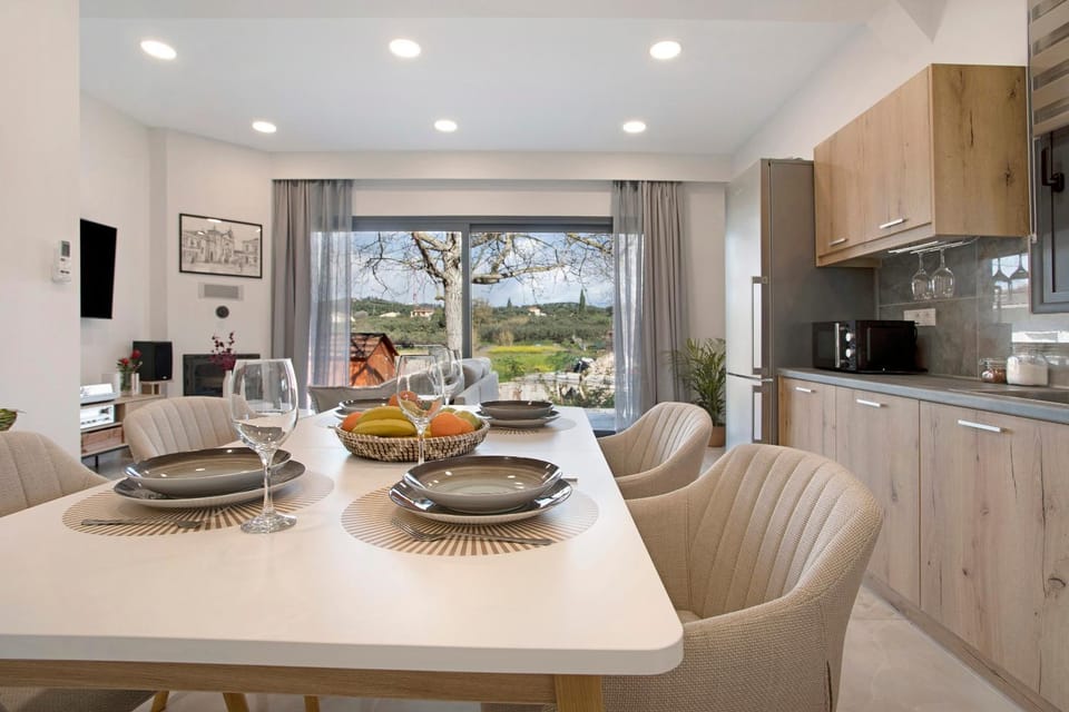 Property building, Kitchen or kitchenette, Living room
