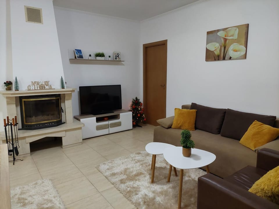 TV and multimedia, Seating area, flat iron