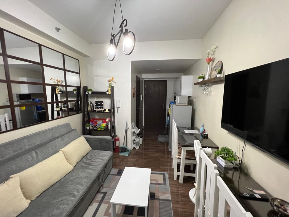 Apartment Condo in Air Residences Makati wifi Netflix Disney, pool & mall Apartment in Makati