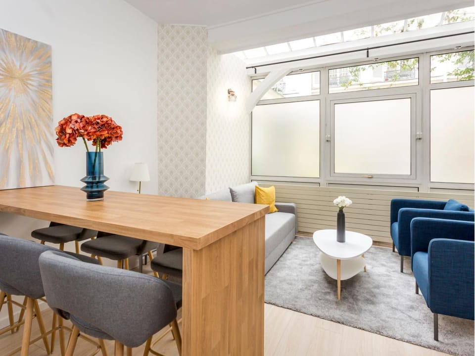 Living room, Seating area, Dining area