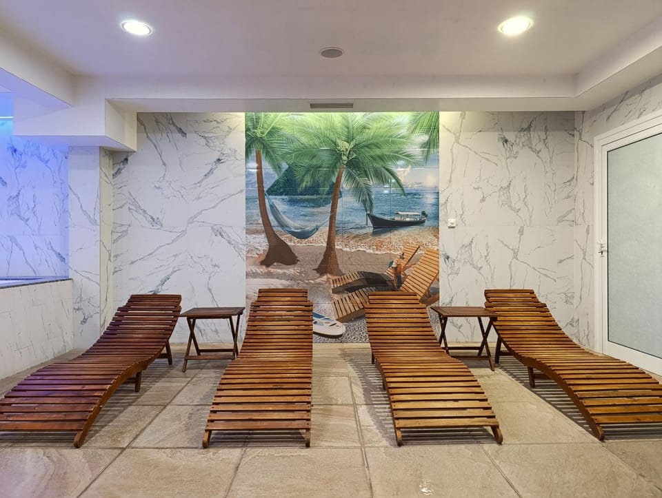 Seating area, sunbed