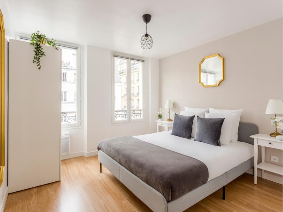 Bed, Photo of the whole room, Bedroom