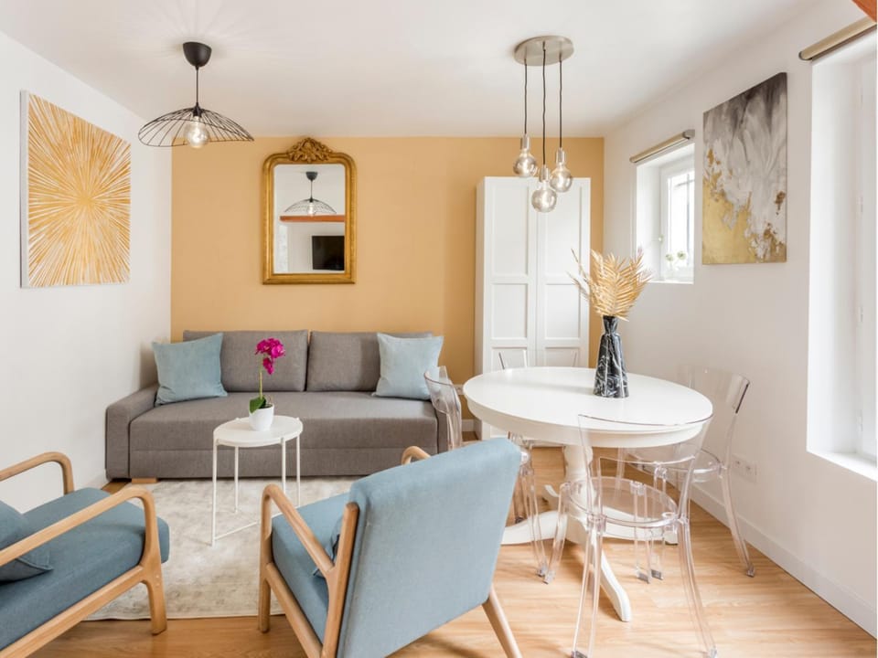 Living room, Dining area