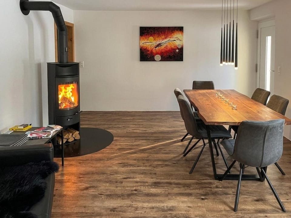 Seating area, Dining area