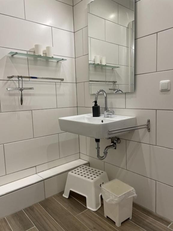 Bathroom, towels