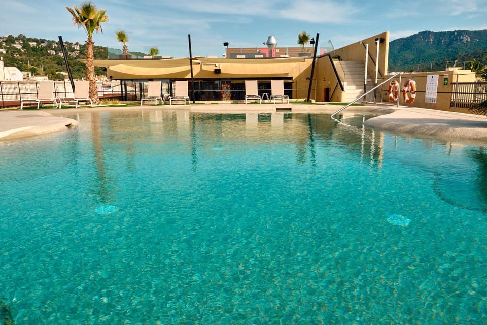 Day, Swimming pool