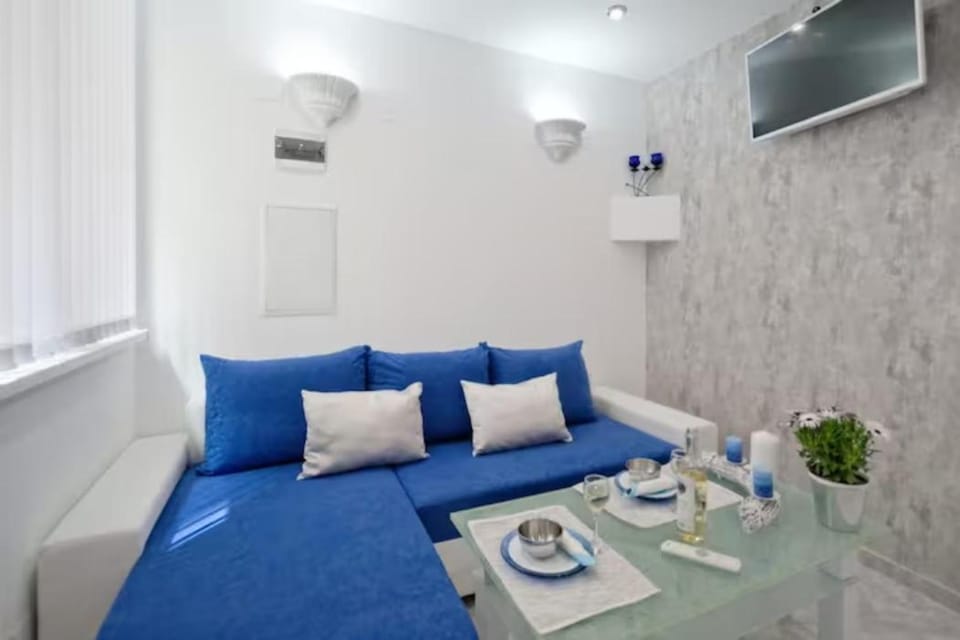 Bed, Living room