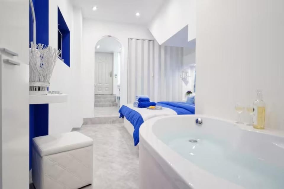 Bed, Bathroom, Bedroom, Bath, towels