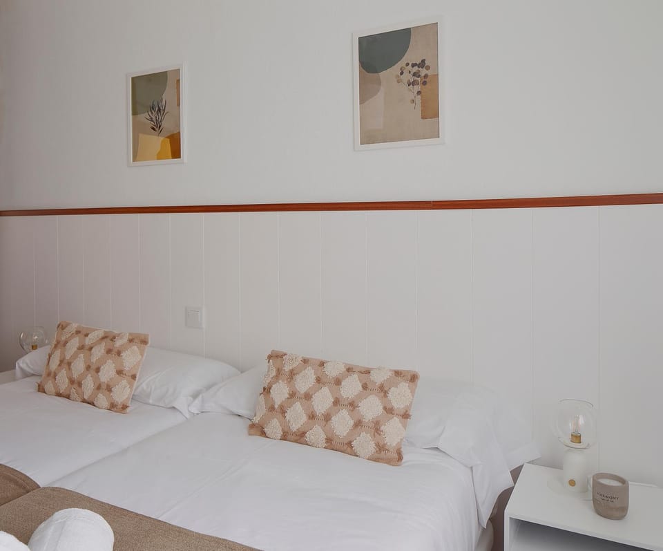 165A Apto moderno 2 dormitorios by R2R Consulting Apartment in Gijón