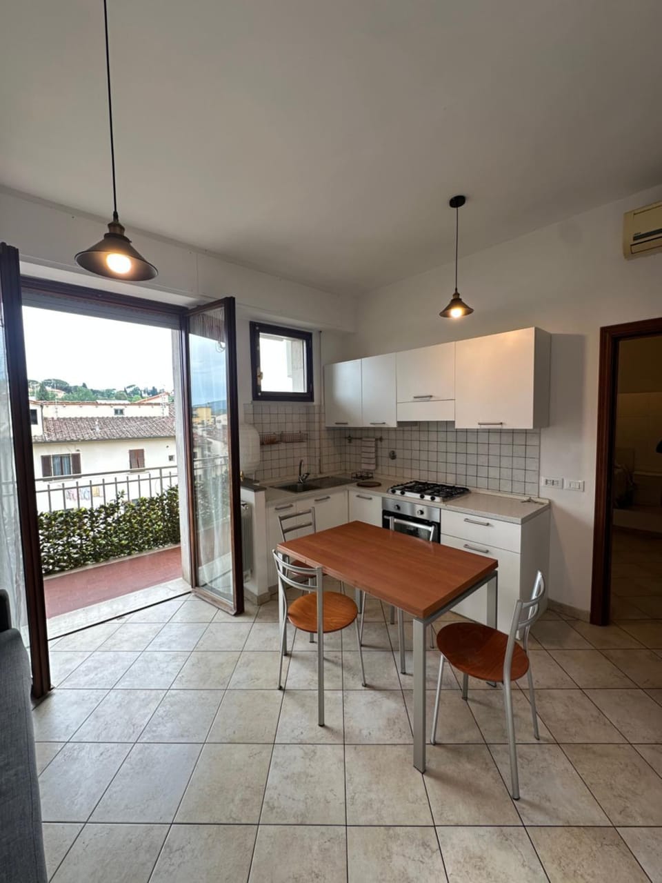 Golden Lungarno River Apartment in Florence