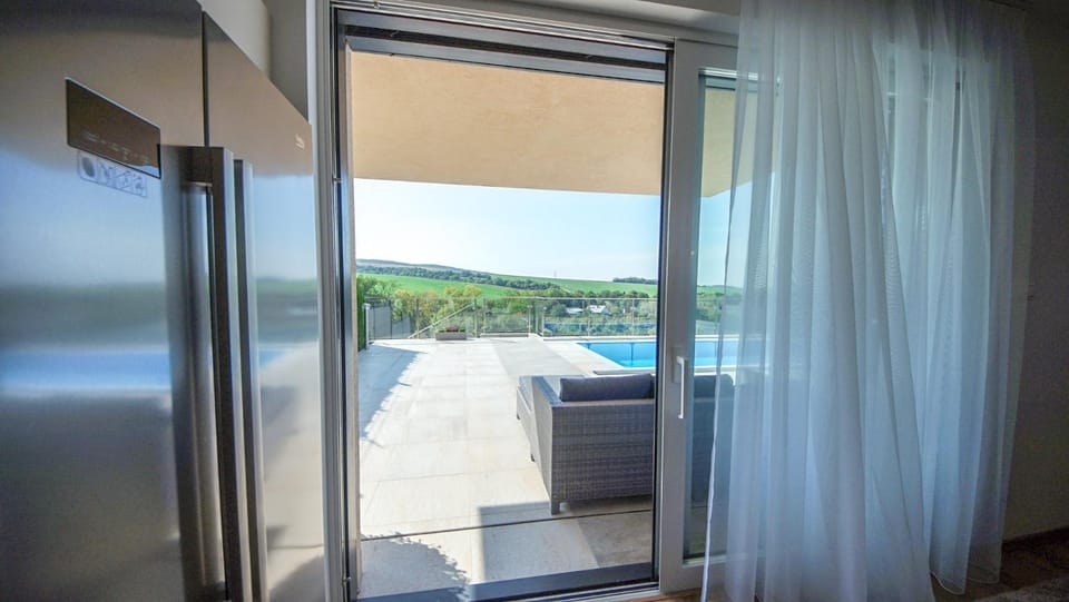 Natural landscape, Garden, View (from property/room), Balcony/Terrace, Pool view, Swimming pool
