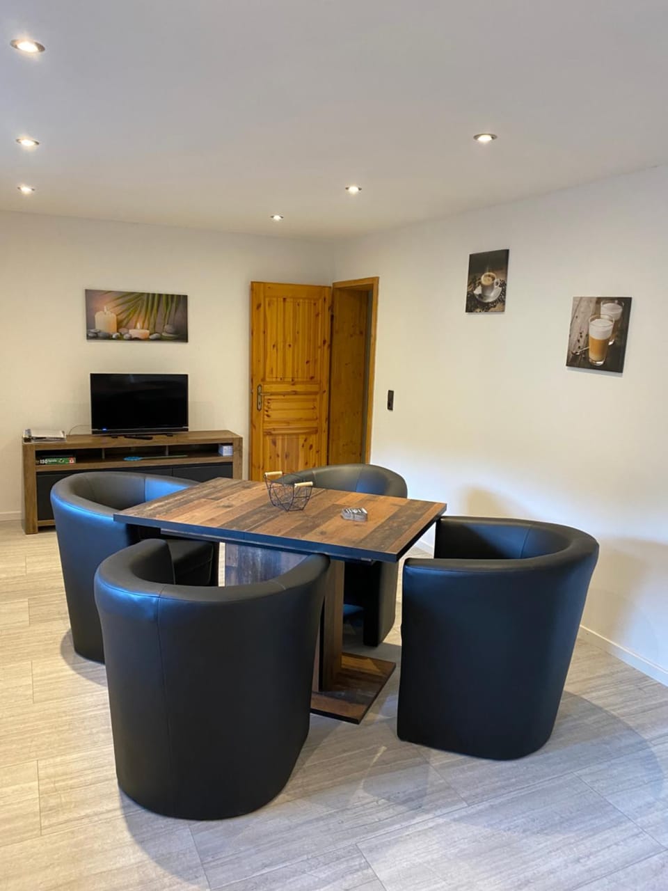 Dining area, kitchen