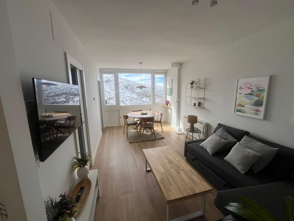 TV and multimedia, Living room, Dining area