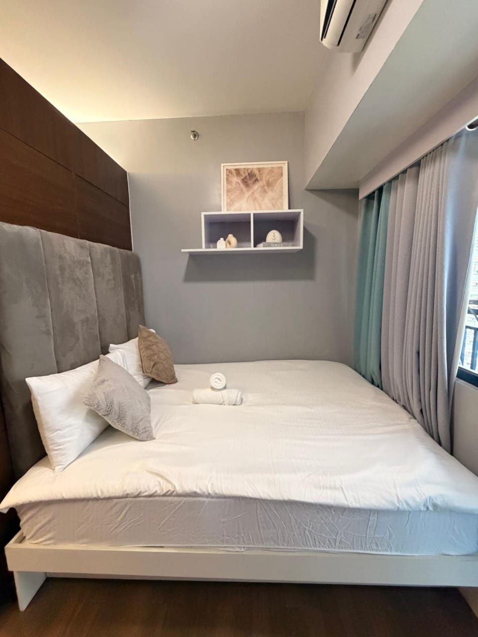 Apartment in Air Residences, Makati with wifi, Netflix, pool, mall and more Apartment in Makati