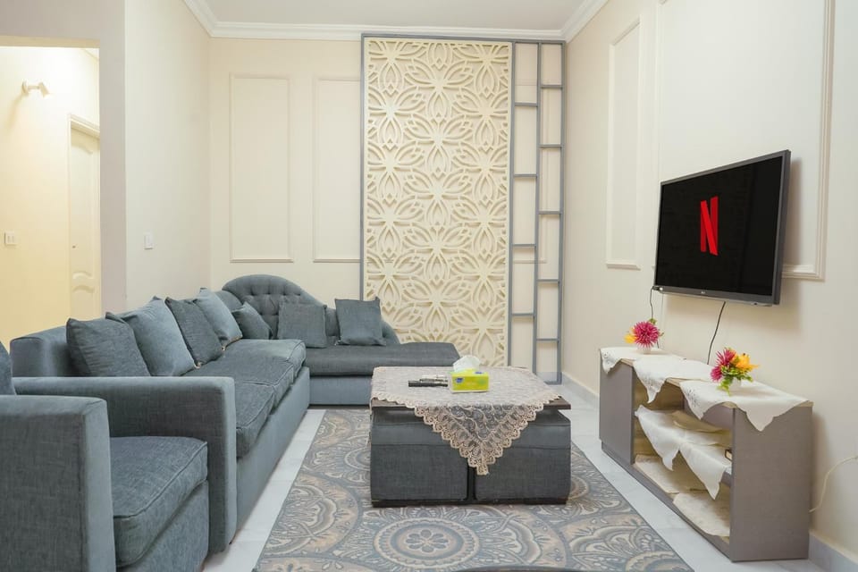 Communal lounge/ TV room, TV and multimedia, Living room, Seating area, Evening entertainment