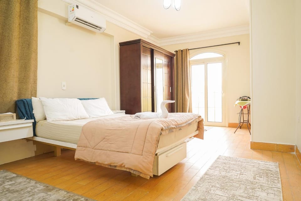Bed, Photo of the whole room, Bedroom, internet, towels, wardrobe, air conditioner