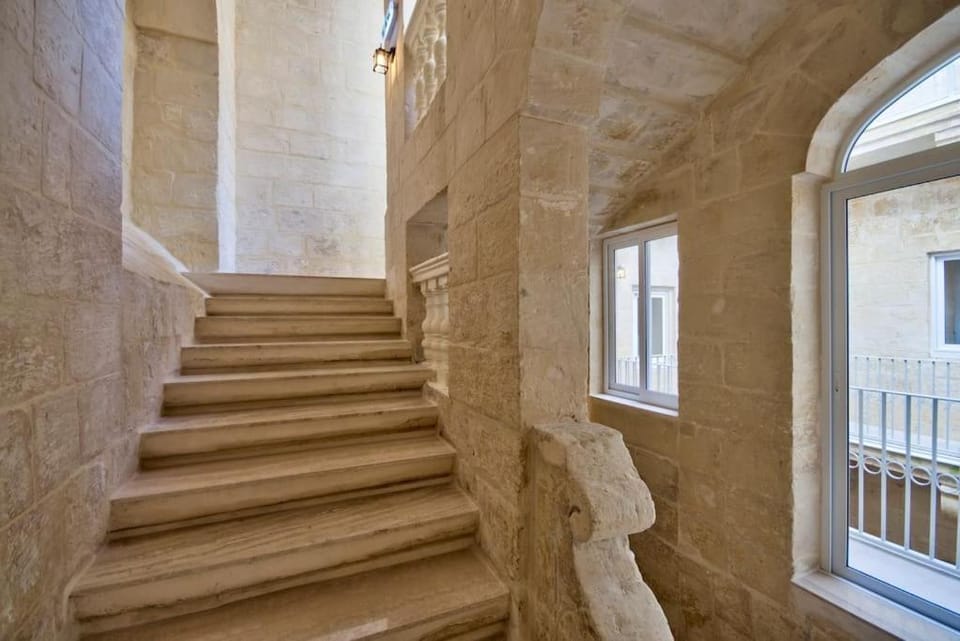 Old Lodge Apartment 1 by Vallettastay Apartment in Valletta