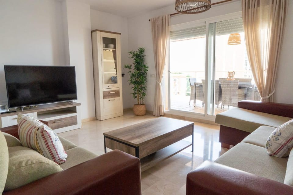 Communal lounge/ TV room, TV and multimedia, Living room