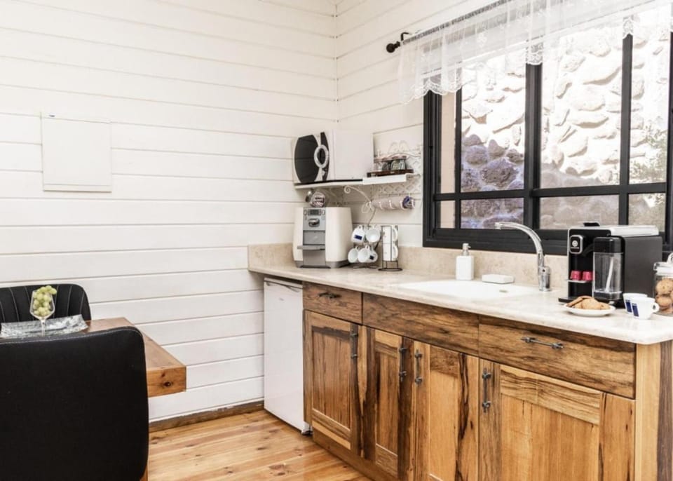 Coffee/tea facilities, Kitchen or kitchenette