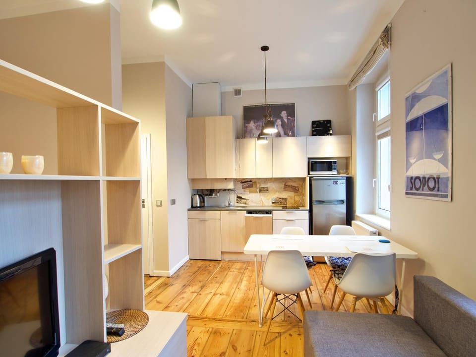 TV and multimedia, Kitchen or kitchenette, Living room, Dining area, minibar, stove