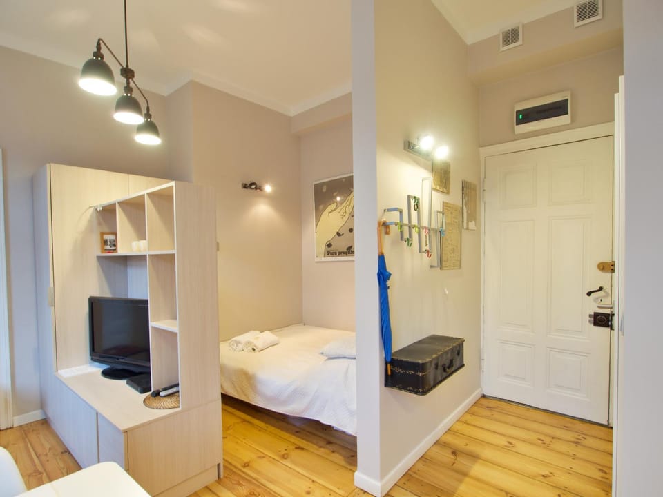 Bed, TV and multimedia, Photo of the whole room, Bedroom, towels, wardrobe