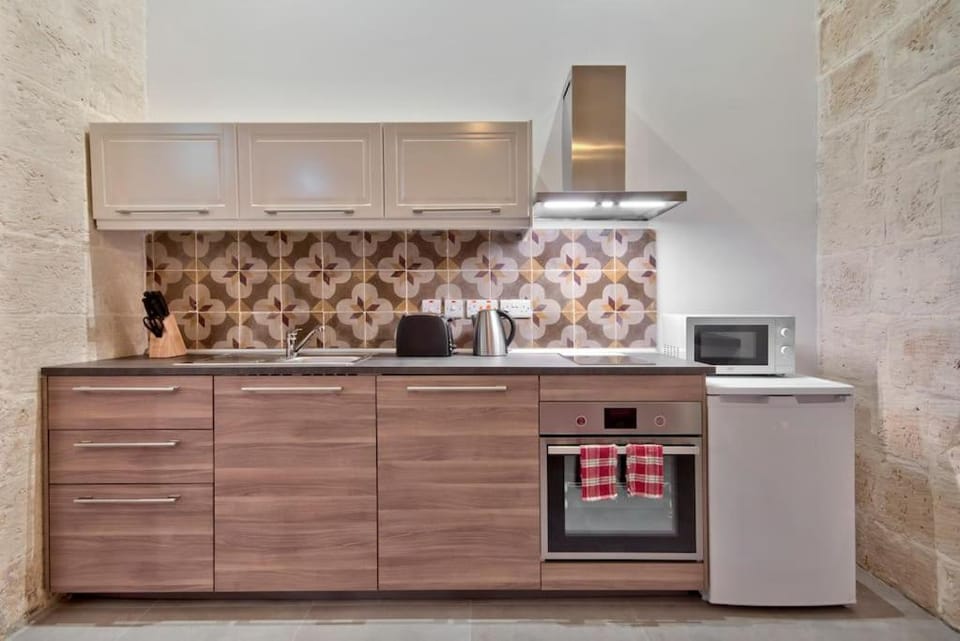 Old Lodge Apartment 2 by Vallettastay Apartment in Valletta