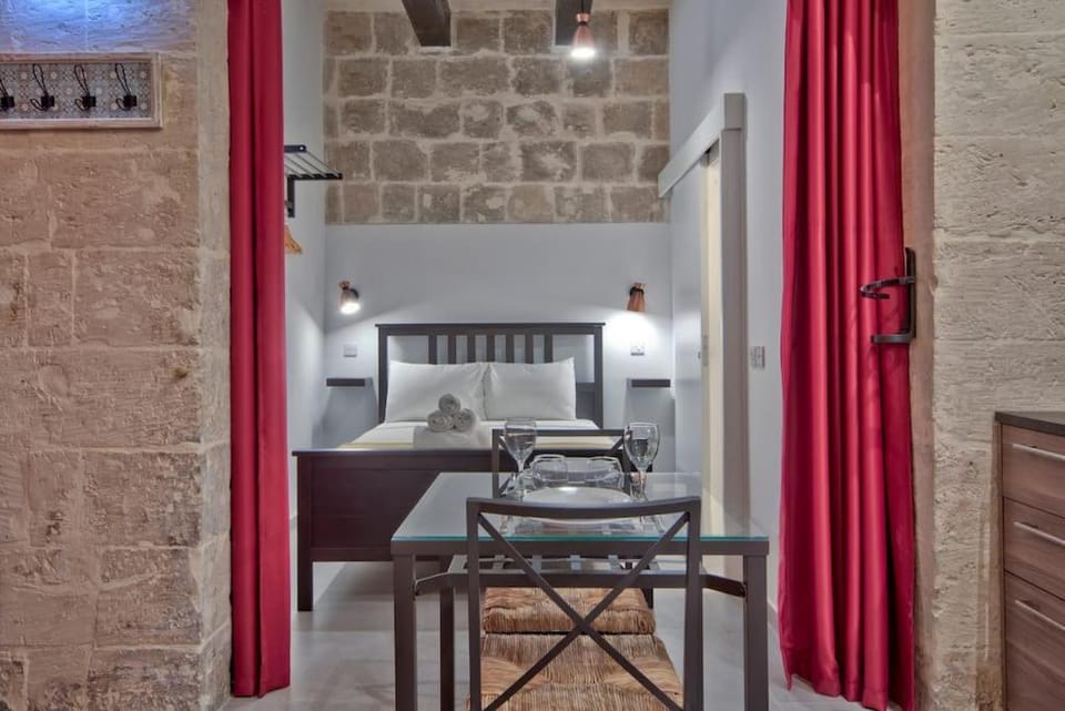 Old Lodge Apartment 2 by Vallettastay Apartment in Valletta