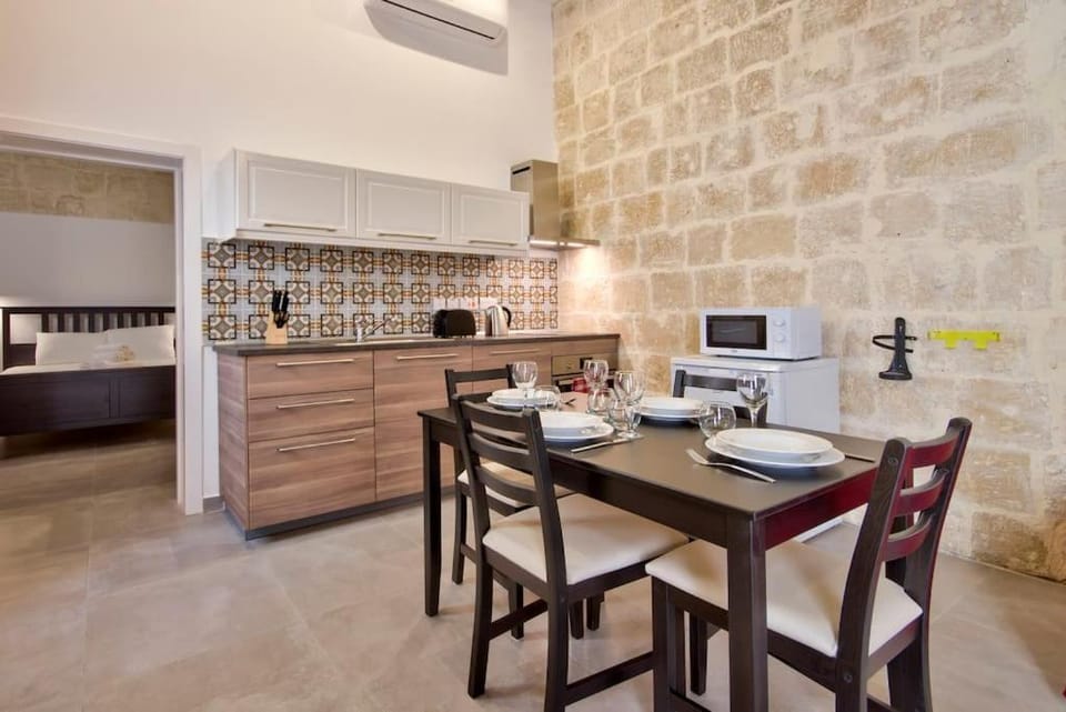 Old Lodge Apartment 3 by Vallettastay Apartment in Valletta