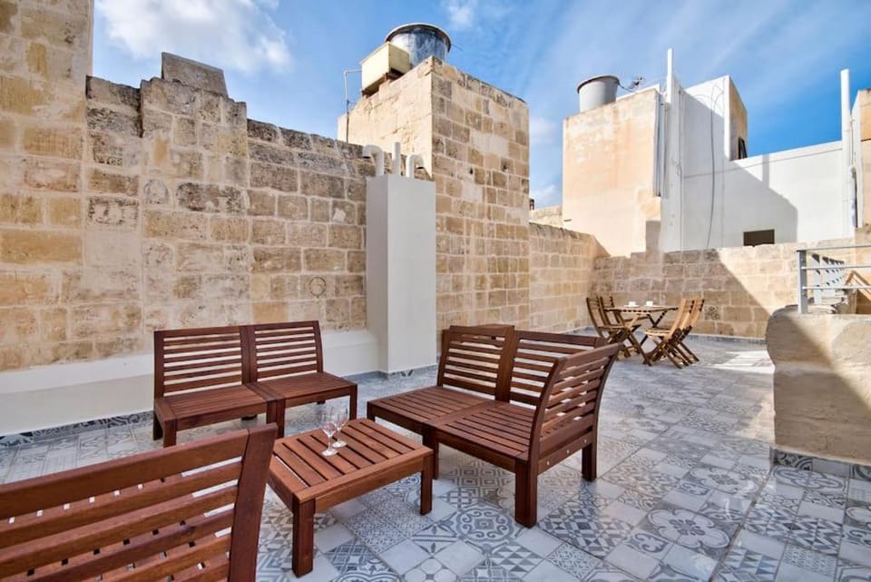 Old Lodge Apartment 3 by Vallettastay Apartment in Valletta