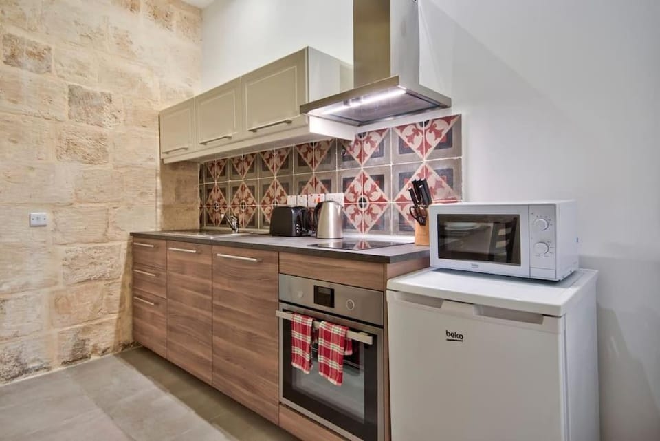 Old Lodge Apartment 4 by Vallettastay Apartment in Valletta