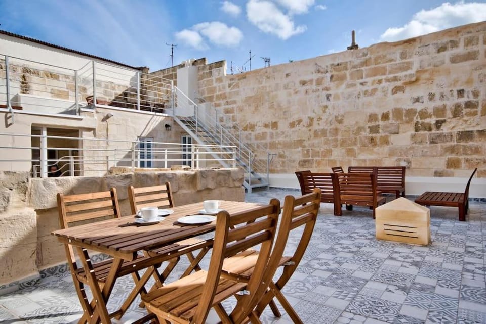 Property building, Balcony/Terrace