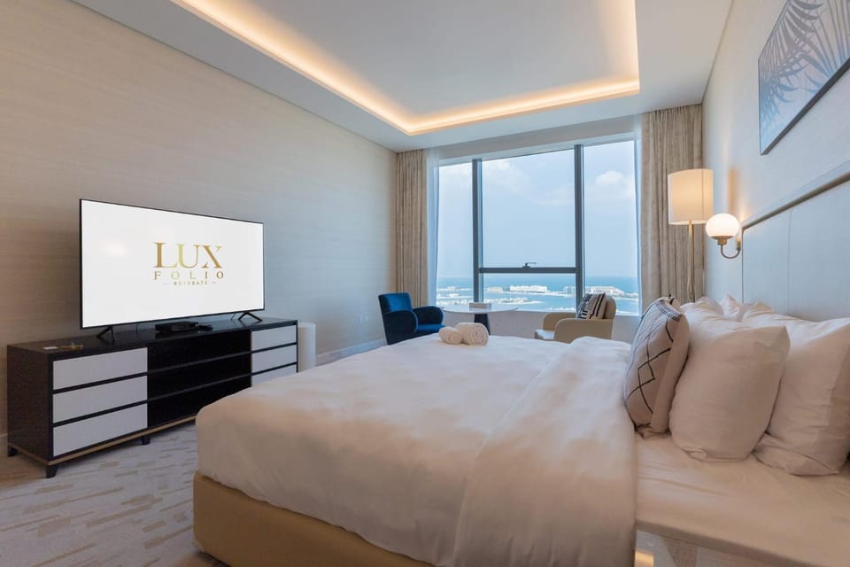 Bed, TV and multimedia, Photo of the whole room, Seating area, Bedroom