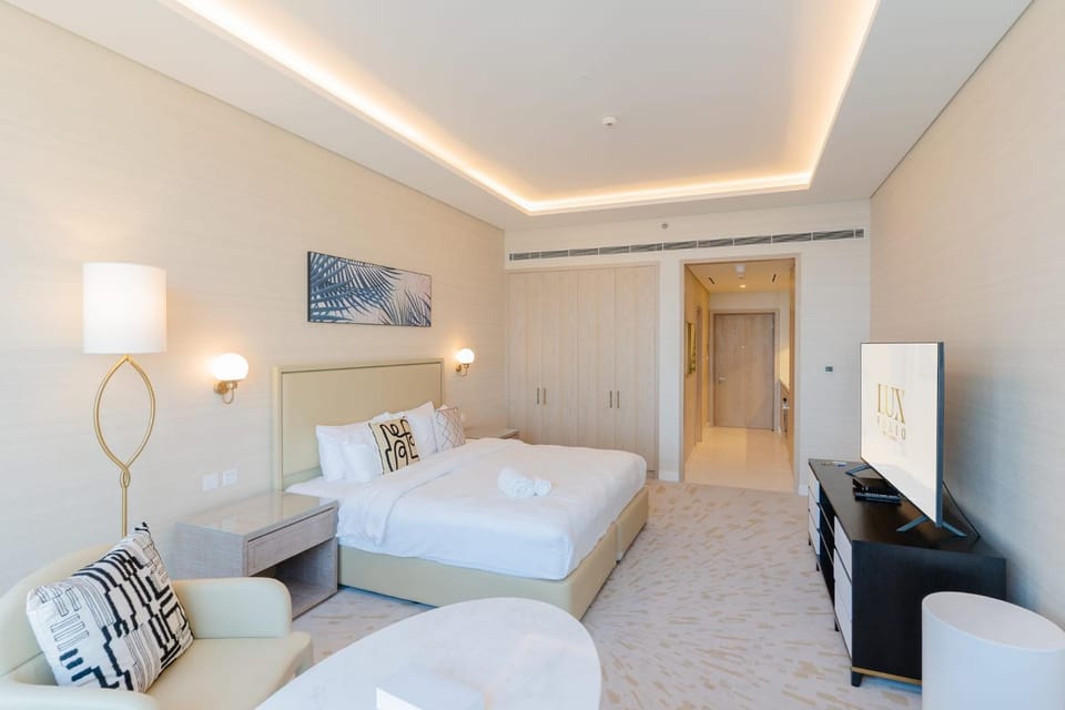 Bed, TV and multimedia, Photo of the whole room, Seating area, Bedroom, hair dresser
