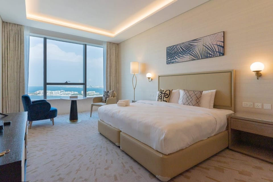 Bed, Photo of the whole room, Seating area, Bedroom