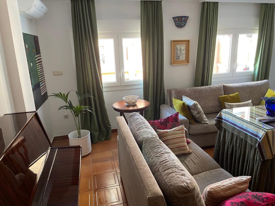 Living room, Photo of the whole room