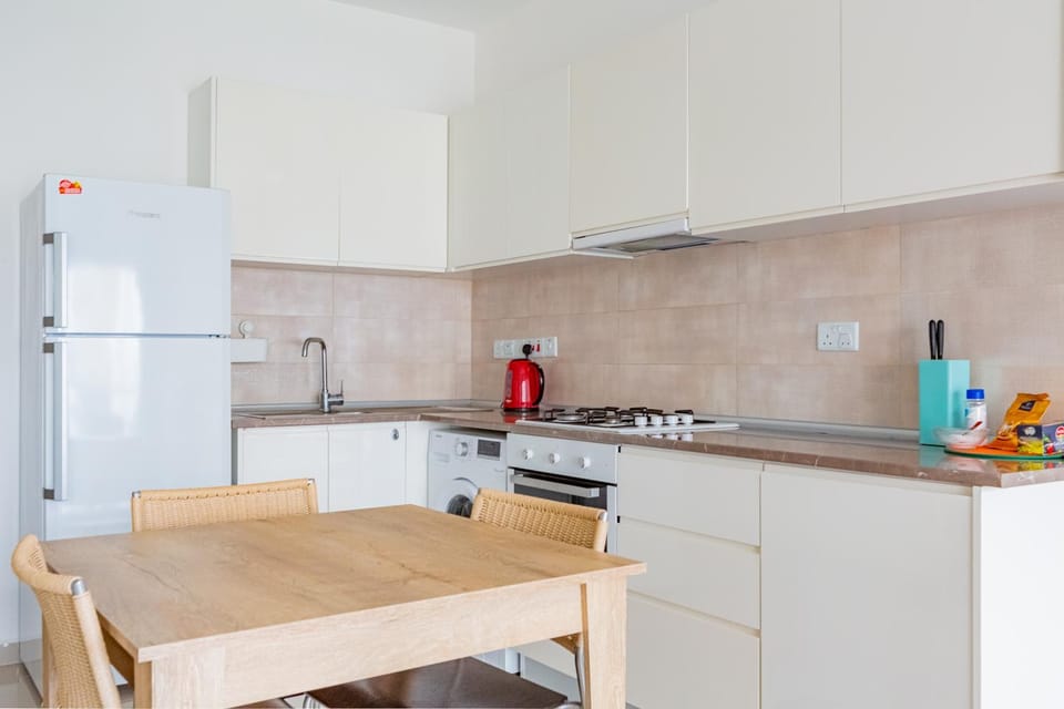 Coffee/tea facilities, Kitchen or kitchenette, Dining area, dishwasher, minibar, oven, pet friendly, stove, toaster